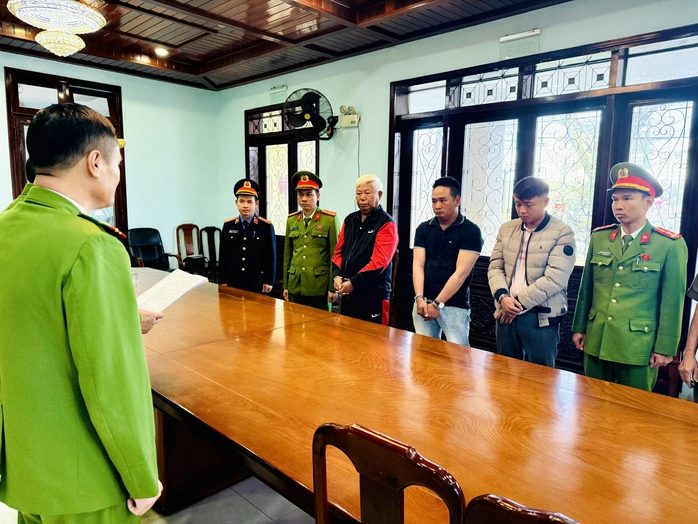 Từ dấu hiệu trên mạng, công an phá chuyên án lớn về khai thác cao lanh